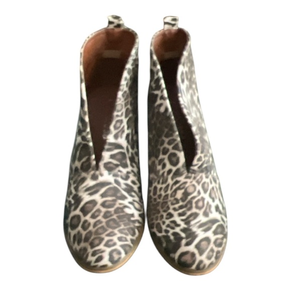 Women’s Leopard Vegan Leather Ankle Bootie by Weeboo Size 10 - Picture 5 of 6